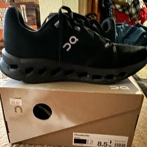 On cloud cloudsurfer women’s 8.5 never worn shoe